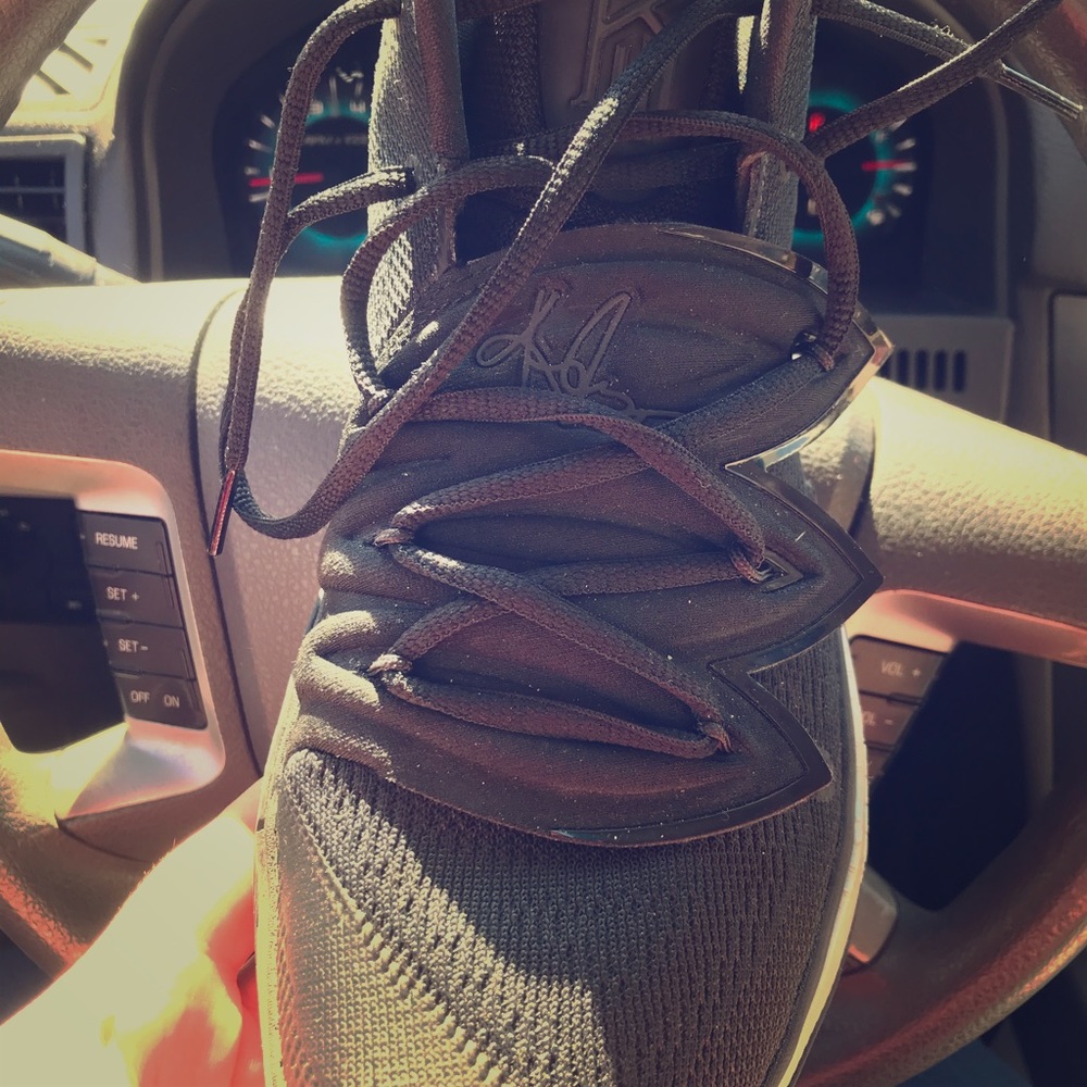 Size 10 men’s KD Basketball shoes